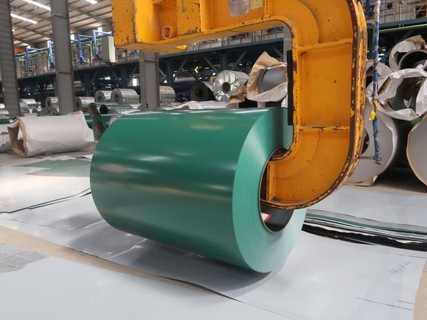 Quy trình sản xuất tôn chất lượng cao tại nhà máy, đảm bảo độ dày chuẩn xác và đồng đều